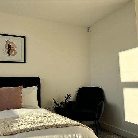 Manchester Apt, Free Parking, Business, Couples & Families Exterior foto