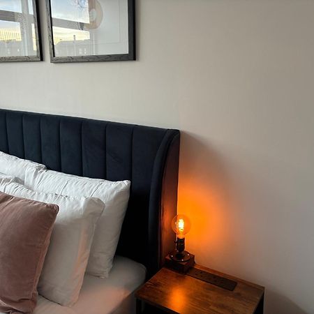 Manchester Apt, Free Parking, Business, Couples & Families Exterior foto